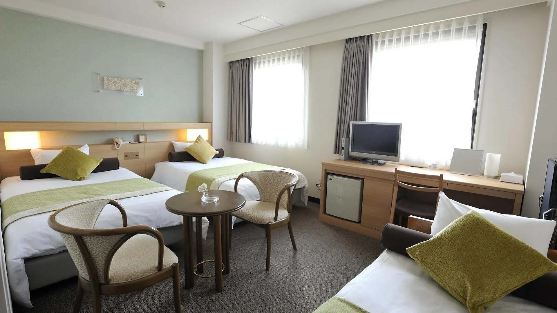 Shin Osaka Station Hotel Annex 3*,