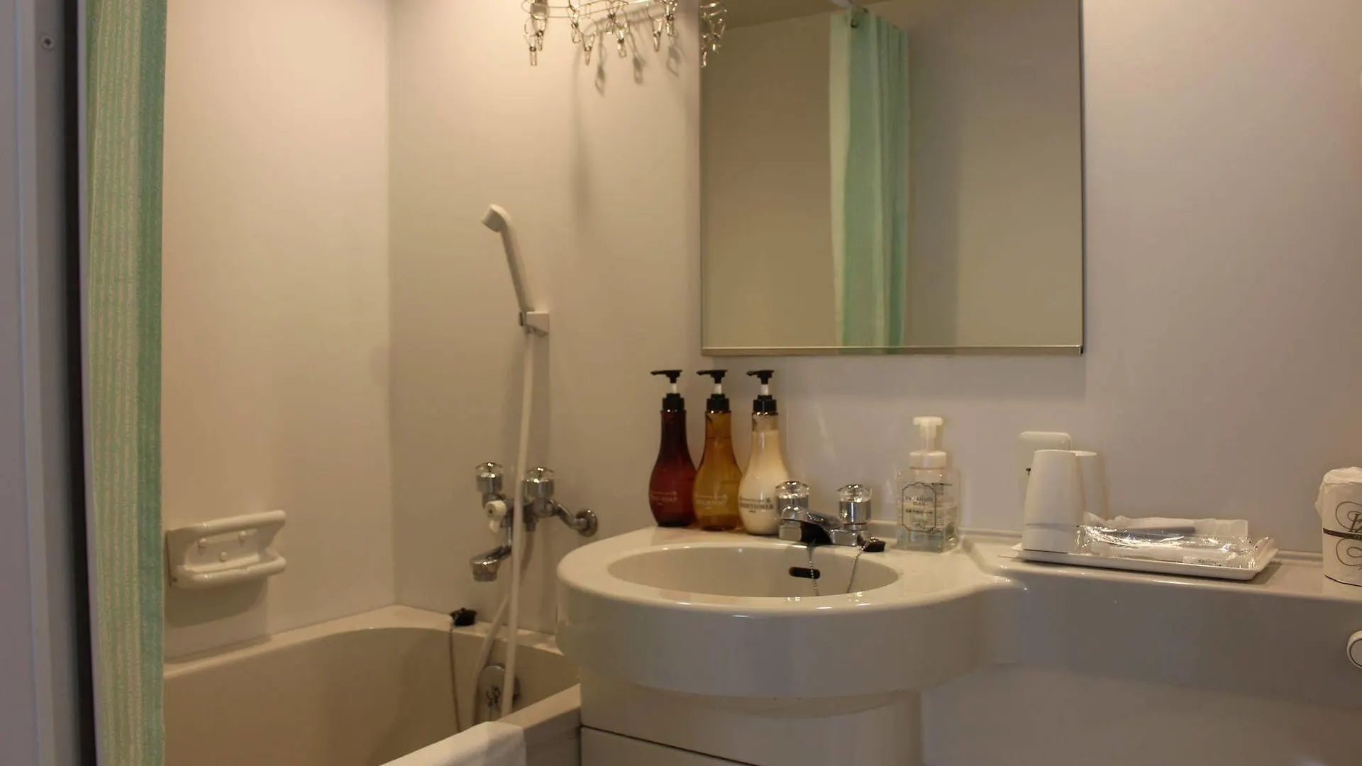 Shin Osaka Station Hotel Annex 3*,